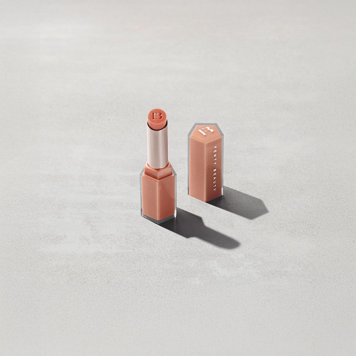 GLOSS BOMB STIX SHIMMER (LABIAL CON ACABADO BRILLOSO)